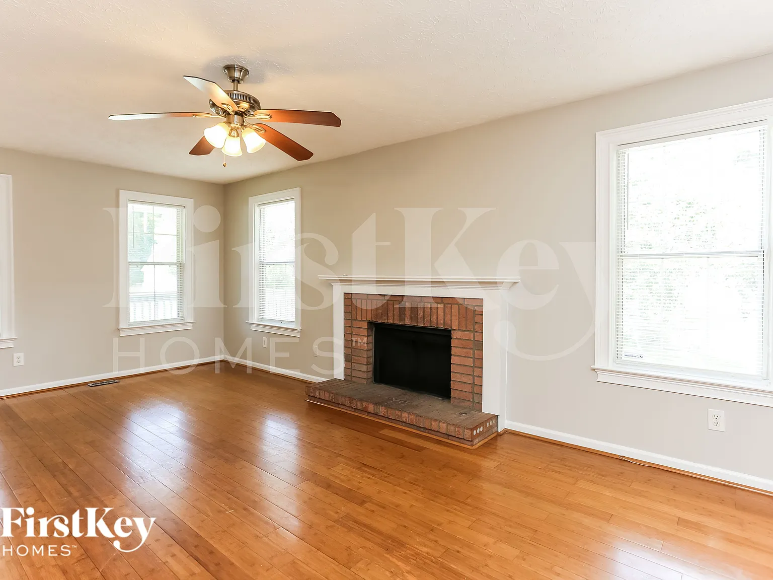 4 bed, 2.5 bath, 1639 sqft, $2,200 — Photo 3
