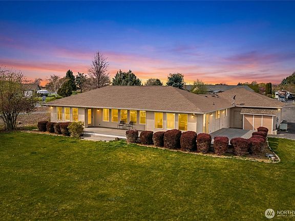 2nd image of 3103 NE Meadowlark Lane