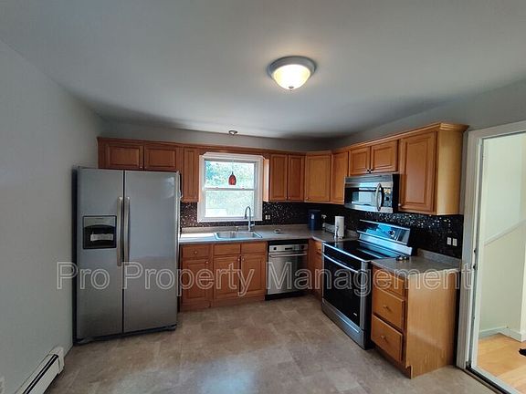 3rd image of 135 Hillcrest Rd #2