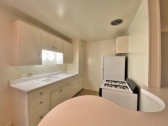 5th image of 4671 Utah St Unit 2