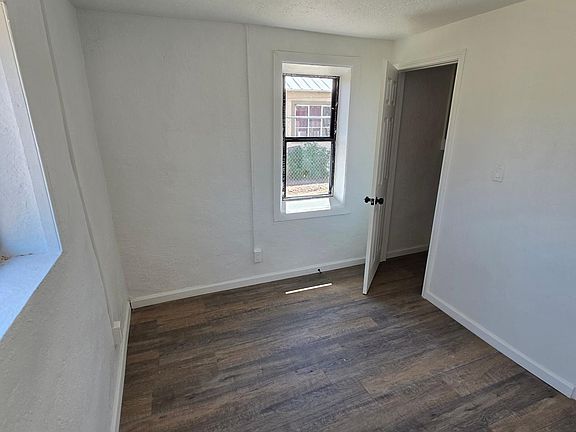 5th image of 731 Towner Ave NW