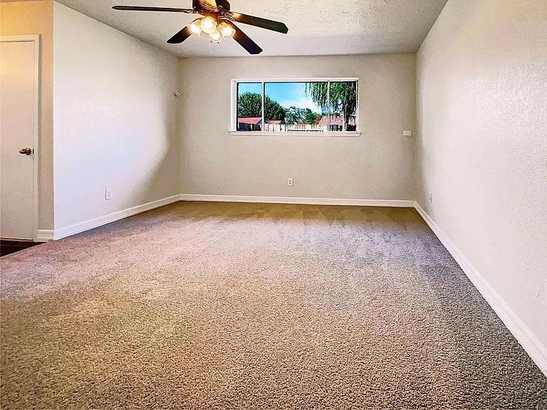 7422 Breccia Dr — Photo 9