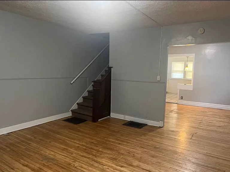 49 Hastings St NE — Photo 8