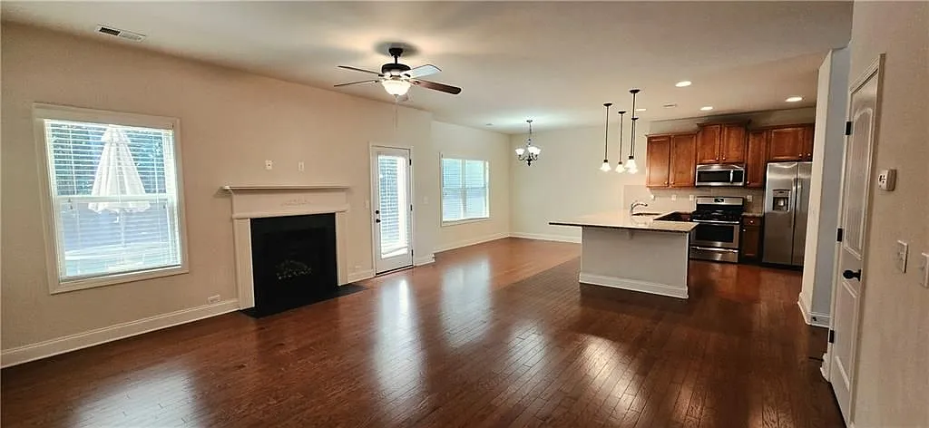4 bed, 3.0 bath, 2616 sqft, $2,750 — Photo 3