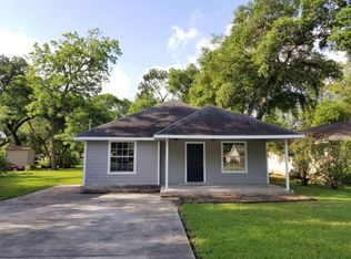 221 Hargett St, Clute, TX 77531