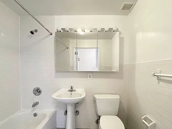 4th image of 54 Orchard St APT 3D