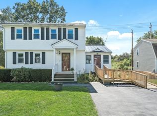 28 Briarwood Rd, Lowell, MA 01852