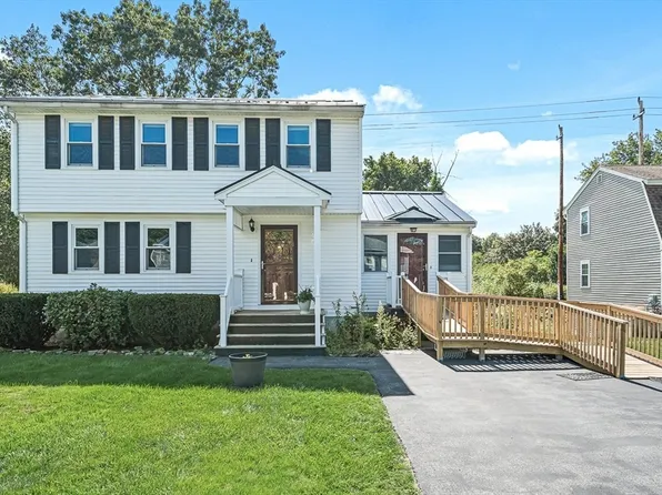 28 Briarwood Rd, Lowell, MA 01852