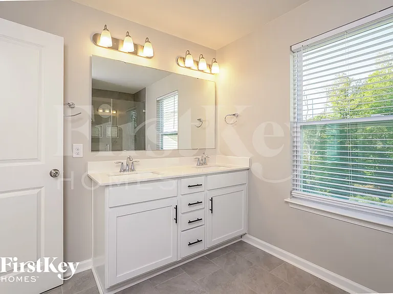 2377 Dukes Hollow Ct — Photo 12