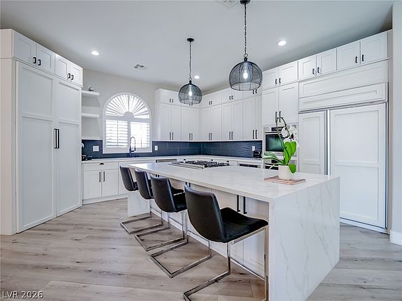2nd image of 1740 Oval Cir