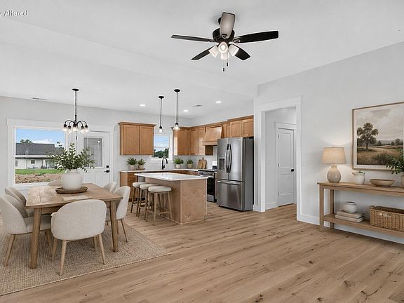 4th image of 18 Evergreen Cir