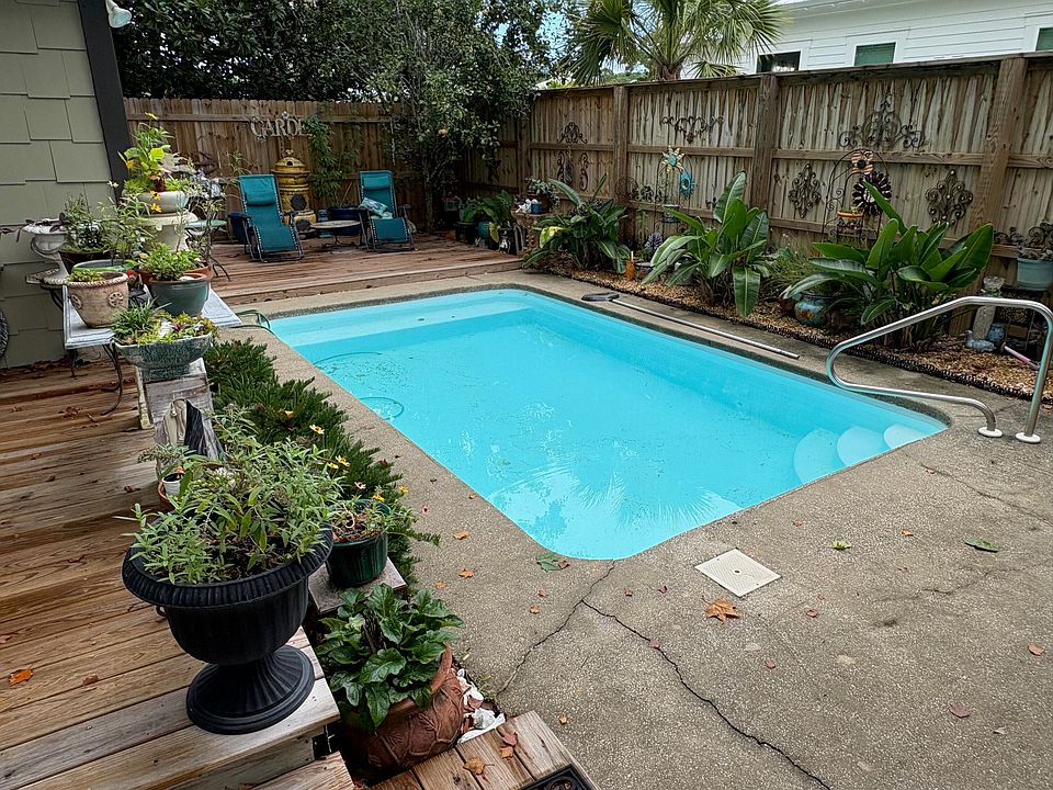 1st image of 335 Acacia St