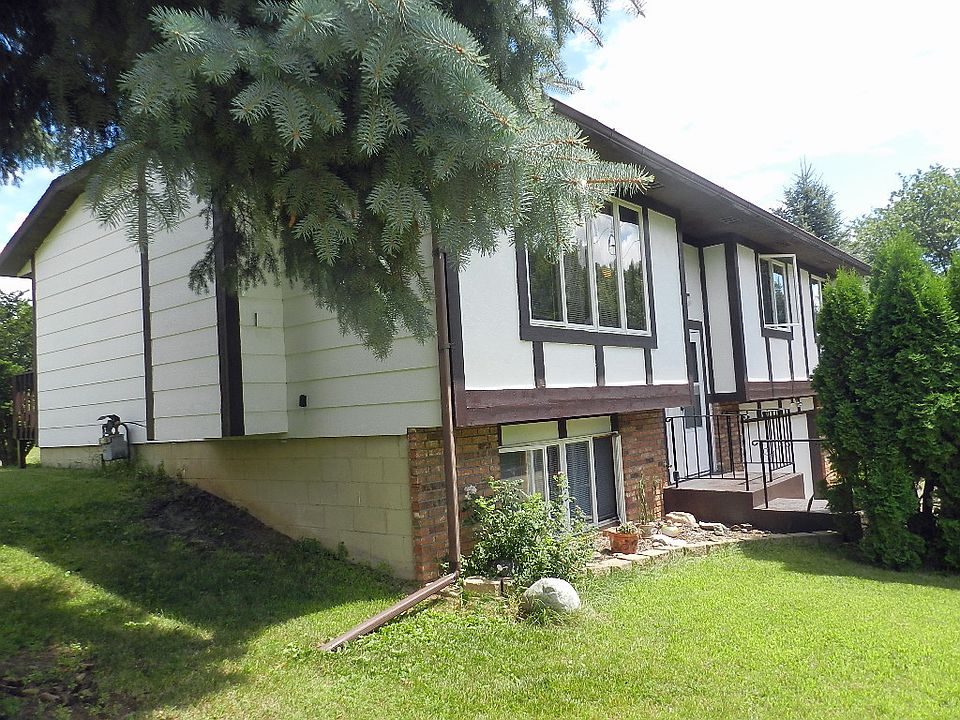 Front/ nice mature trees!
