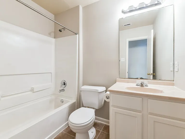 13118 Kingston Point Ln — Photo 14