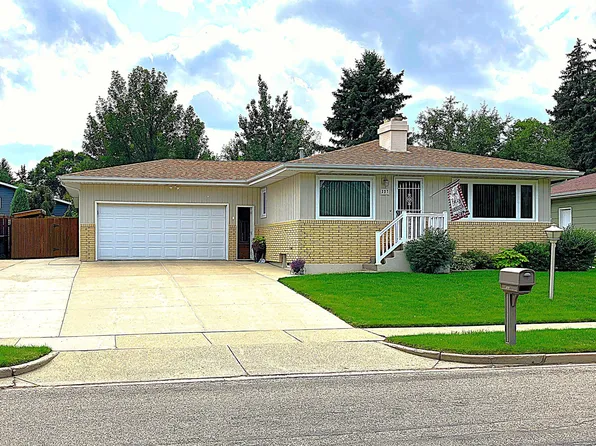 337 Telstar Dr, Bismarck, ND 58503