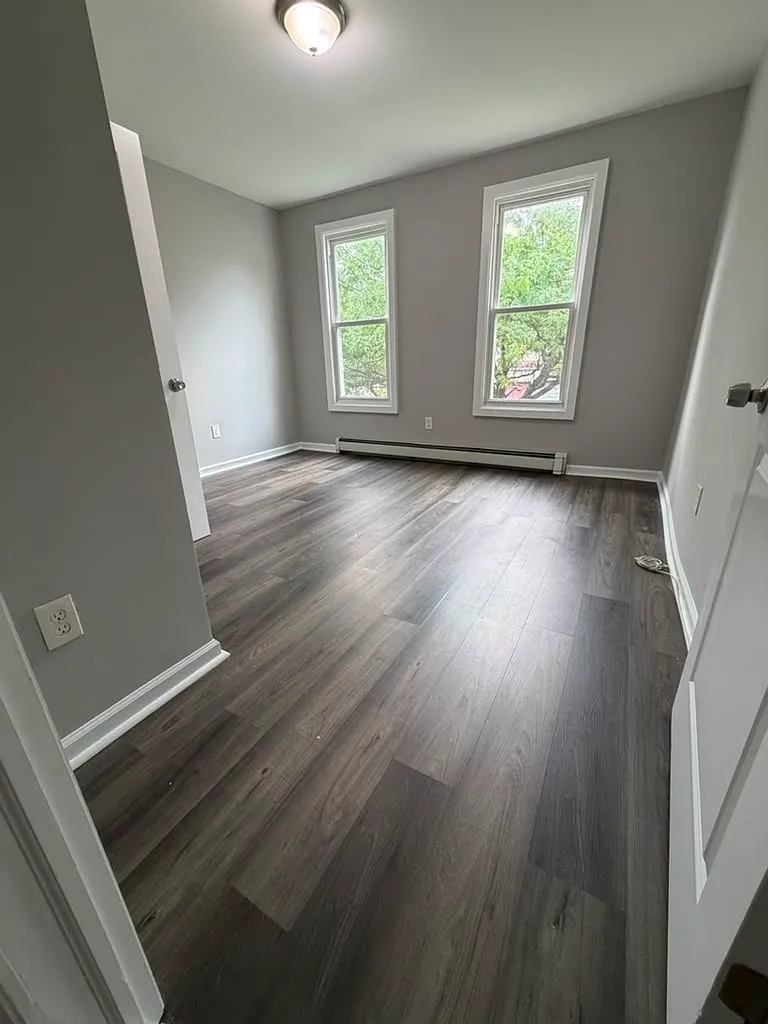 3 bed, 1250 sqft, $2,350 — Photo 4
