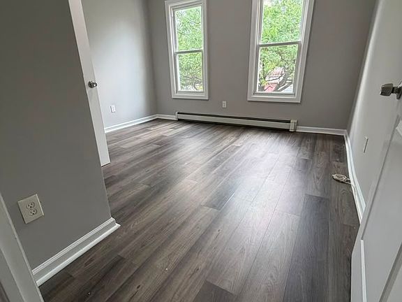 4th image of 690 S 18th St