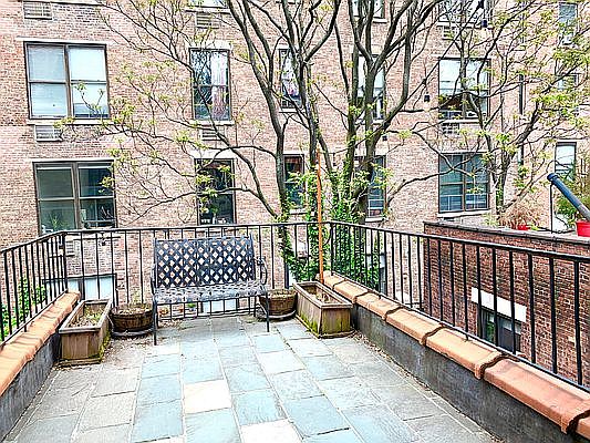 3rd image of 51 W 76th St APT 2