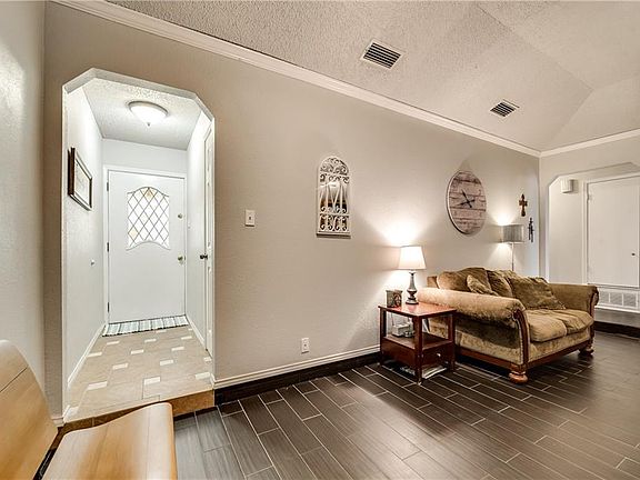 4th image of 1628 Schumac Ln
