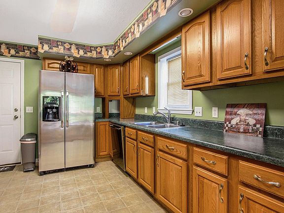 4th image of 16299 Wildwood Valley Dr NE