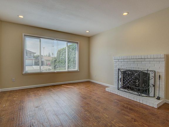 3rd image of 7813 Skander Way