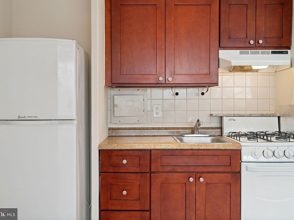 2nd image of 2101 Chestnut St APT 1006