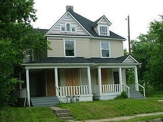 1st image of 1619 W 5th St