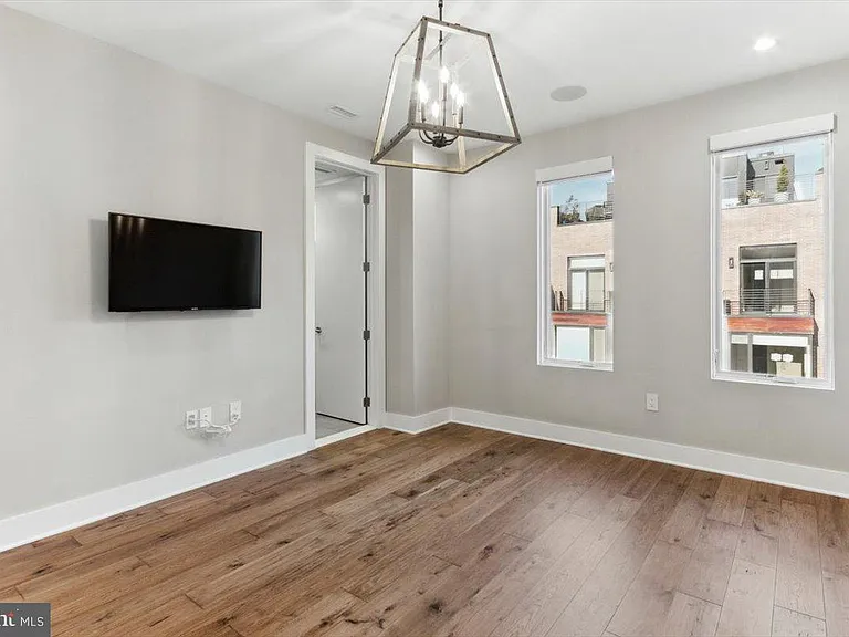 138 S Front St — Photo 33