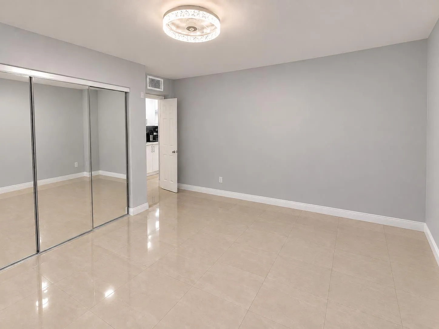 1 bed, 560 sqft, $2,100 — Photo 1