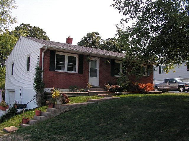 1st image of 103 S Hickory St