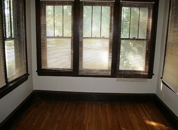 5th image of 955 Maryland Ave E