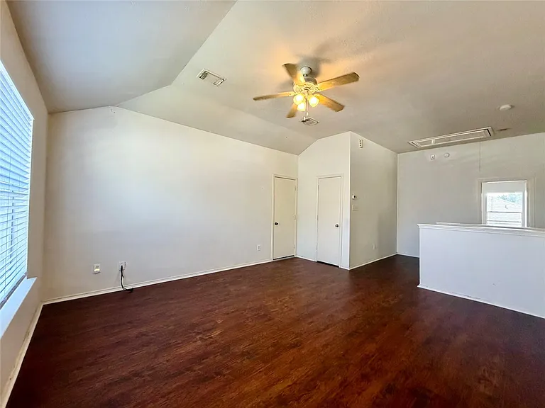 2305 Ames St — Photo 17