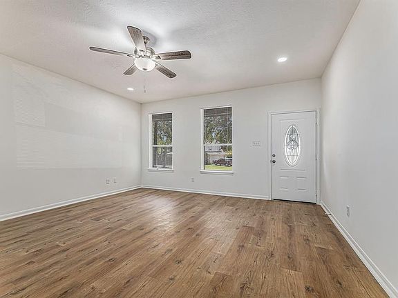 3rd image of 13010 Valleywood Cir
