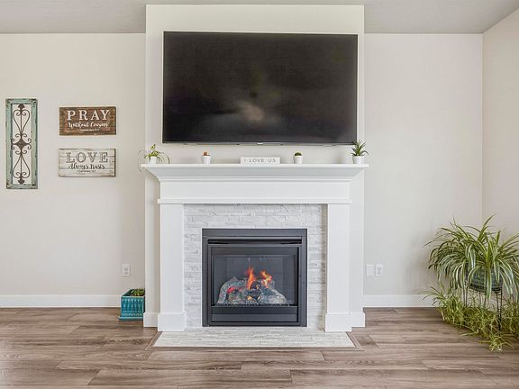 5th image of 2556 Clark Ridge Dr