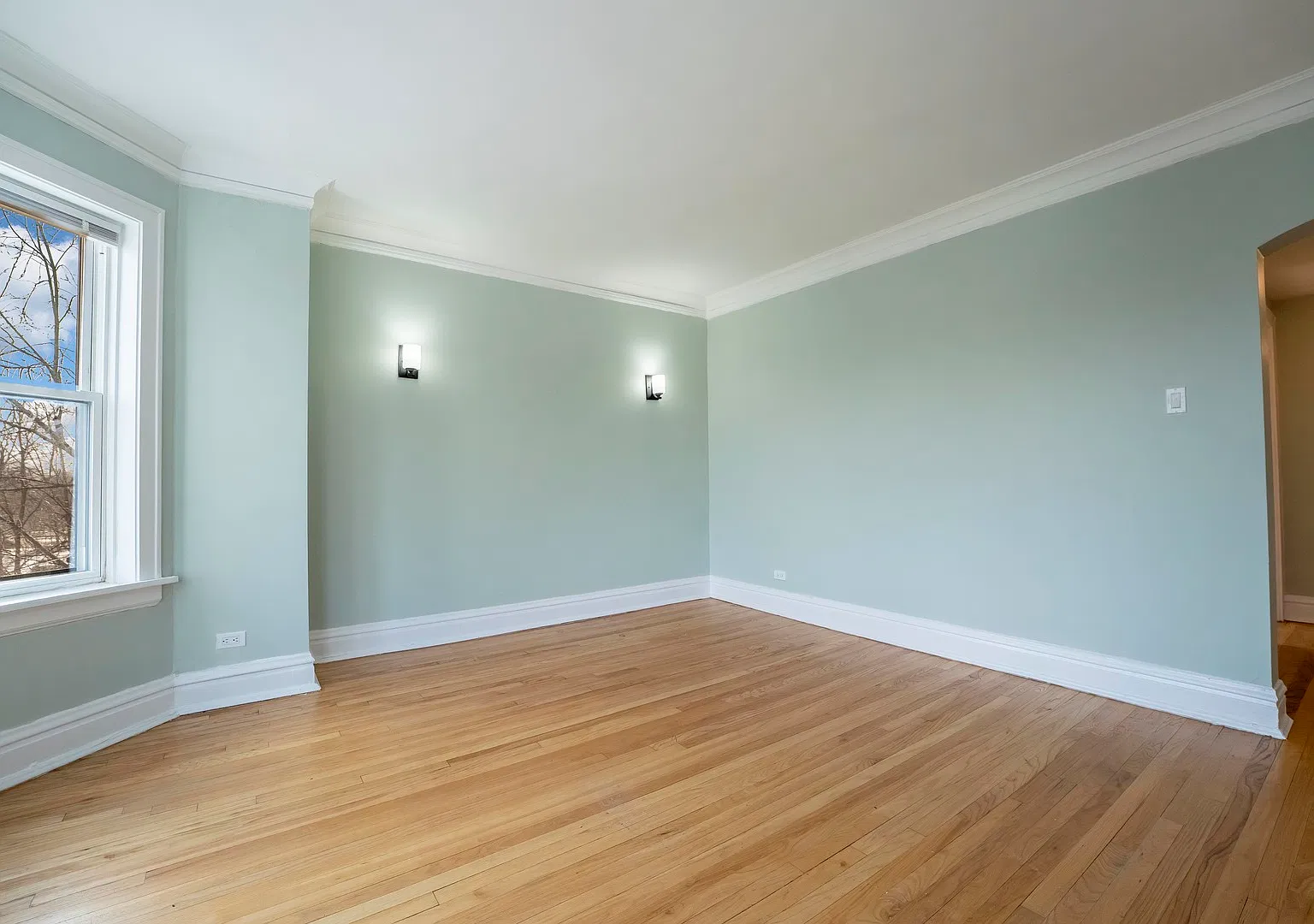 845 Lyman Ave — Photo 3