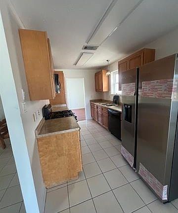 4th image of 4413 Lake Villa Dr