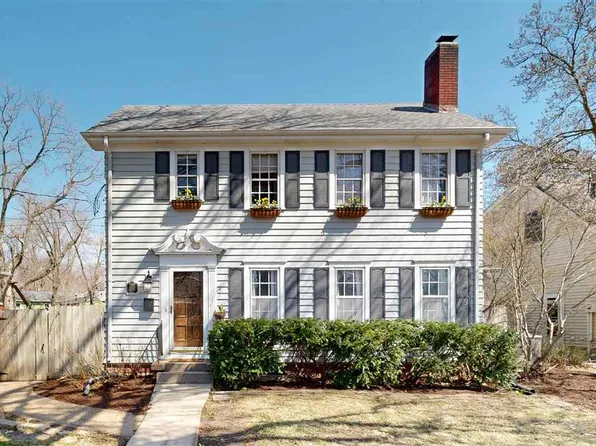 1522 Muscatine Ave, Iowa City, IA 52240