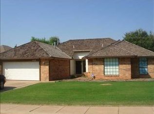 409 Julies Trail Cir, Edmond, OK 73012