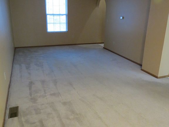 5th image of 438 Oak Breeze Dr