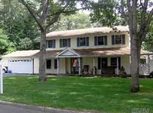 15 Andover Dr, Port Jefferson Station, NY 11776