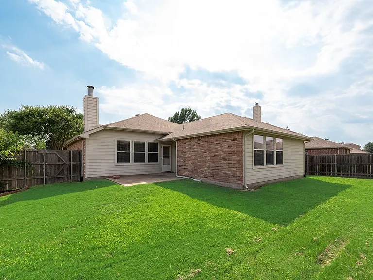 1004 Trickham Dr — Photo 5