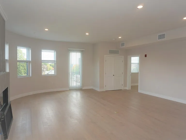 99 Moody St #Penthouse 9 — Photo 9