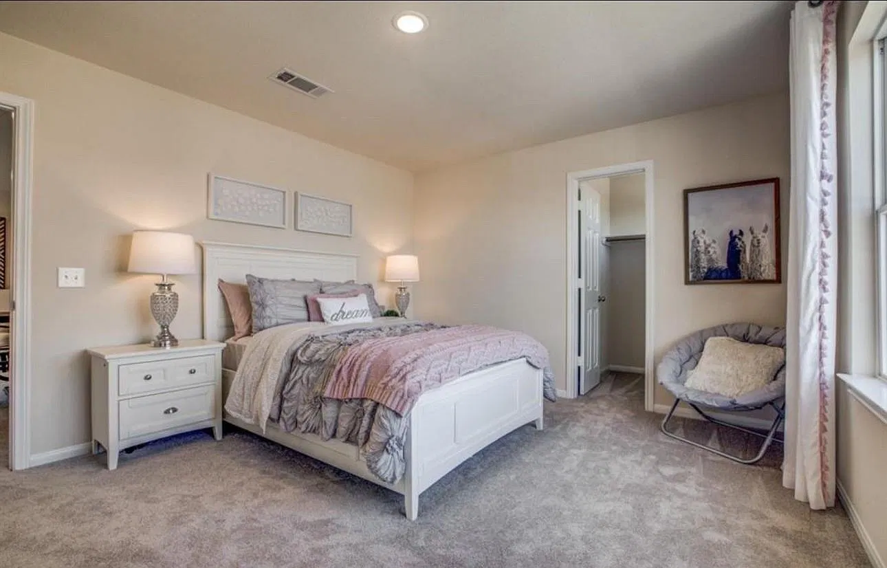 4 bed, 2344 sqft, $2,295 — Photo 4