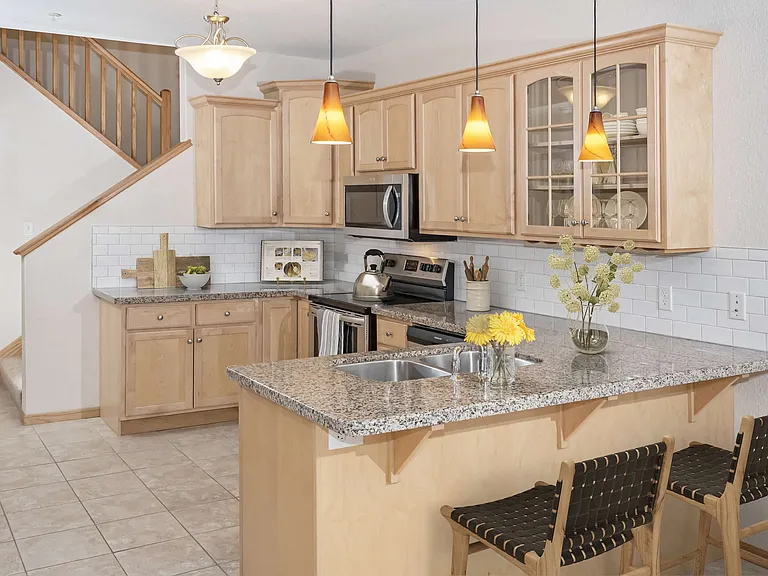 Cascade Shores Townhomes + Flats — Photo 12