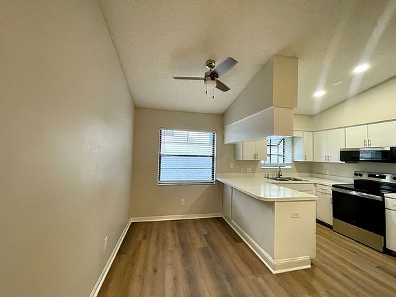 5th image of 117 E Myrtle St #227
