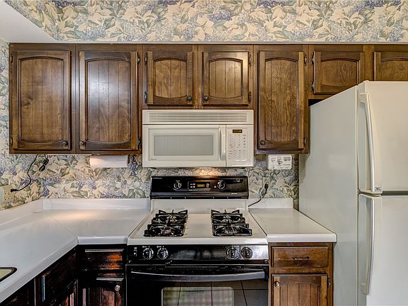5th image of 1328 Armstrong Place