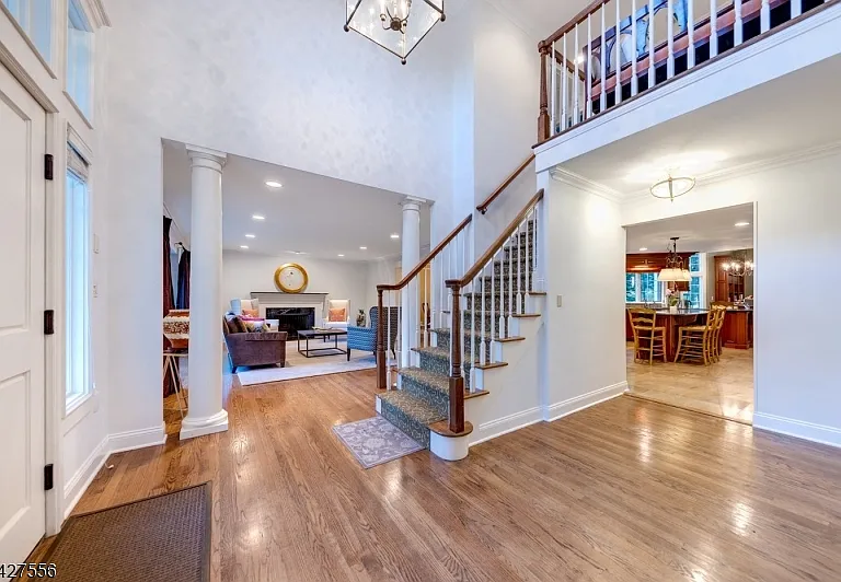 7 Byron Rd — Photo 2