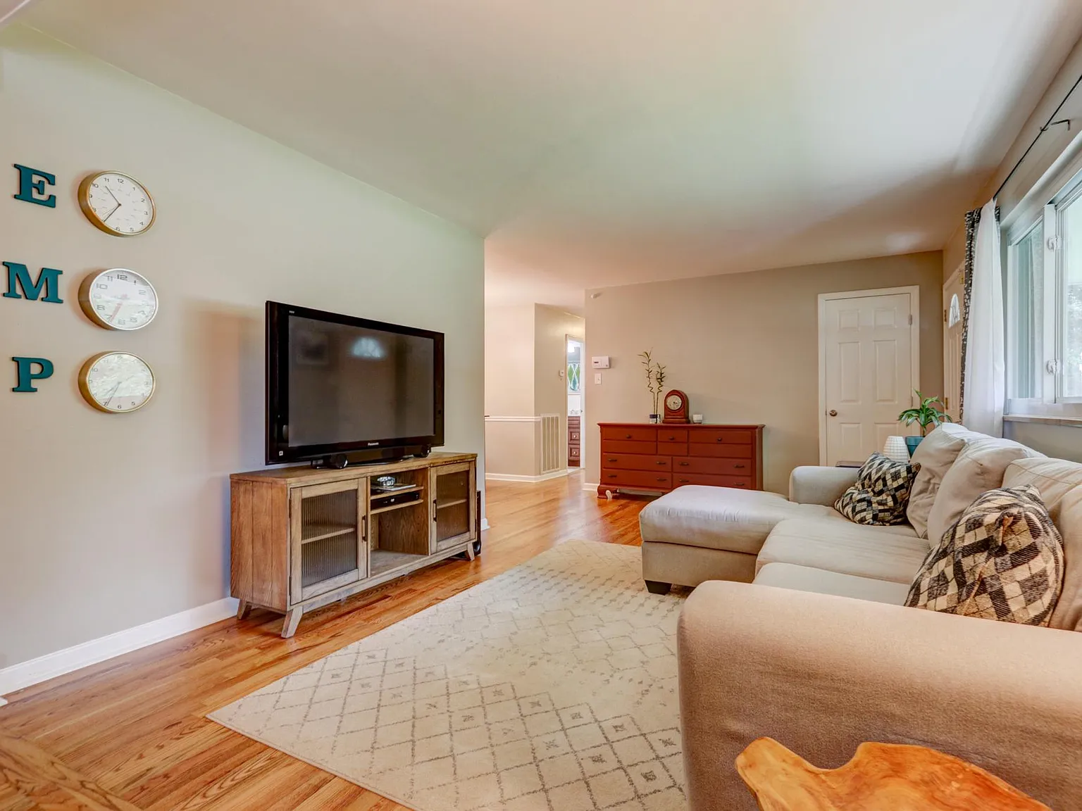 3 bed, 1600 sqft, $2,300 — Photo 4