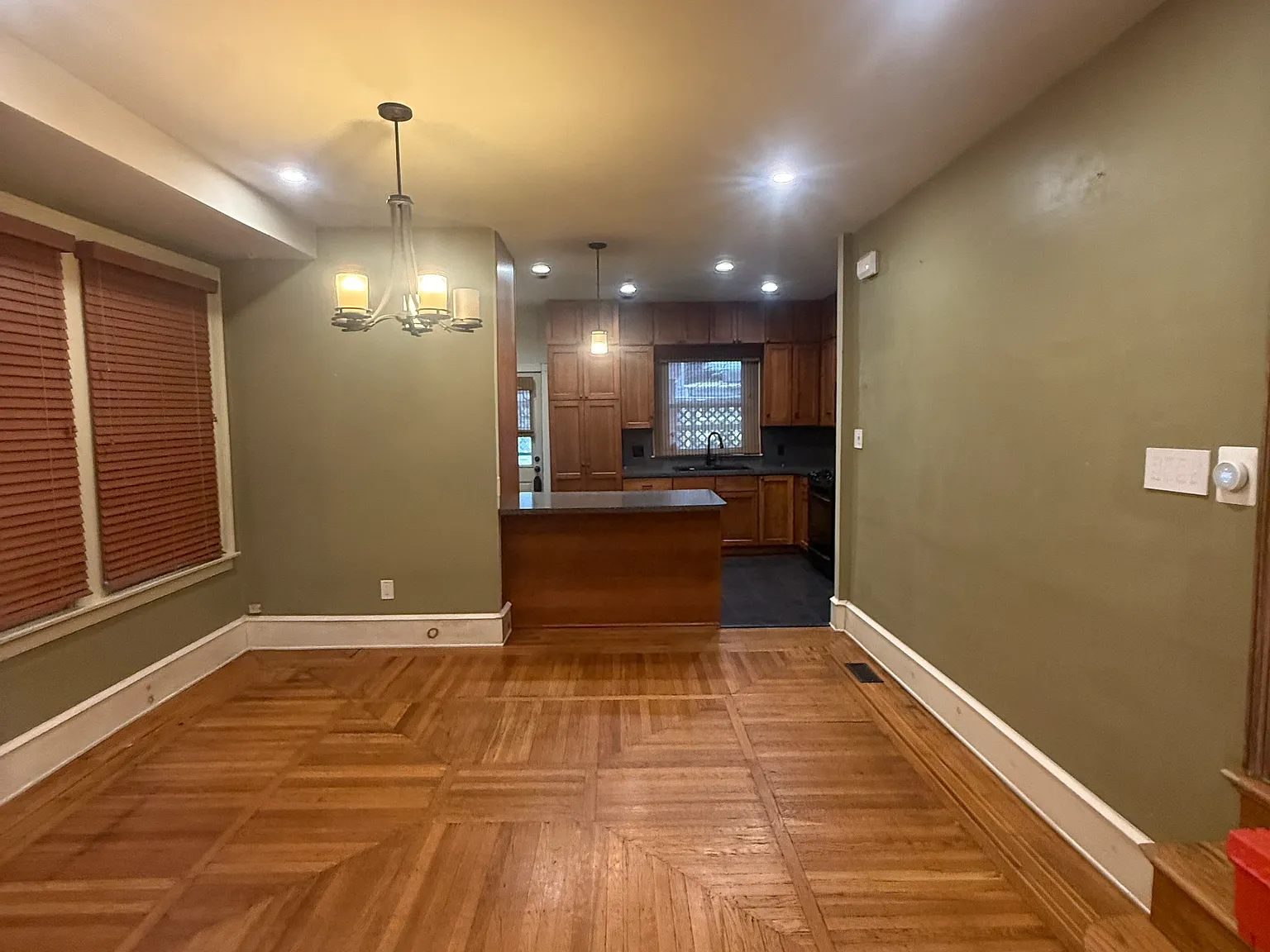 3 bed, 1400 sqft, $2,200 — Photo 3