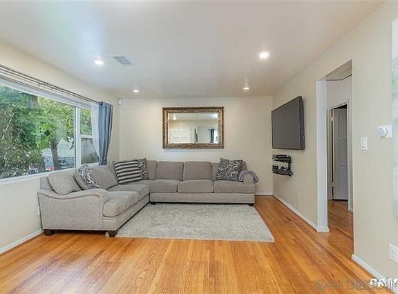 4th image of 6372 Stanley Ave